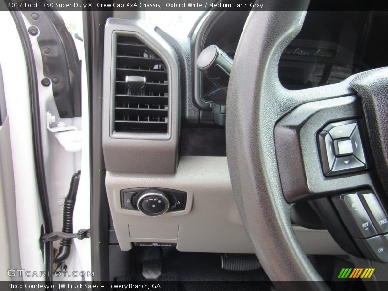 Oxford White / Medium Earth Gray 2017 Ford F350 Super Duty XL Crew Cab 4x4 Chassis