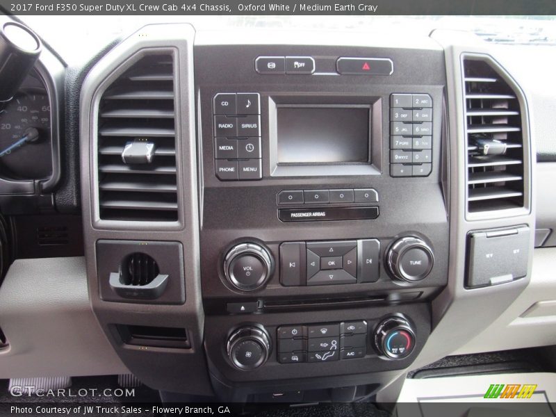 Oxford White / Medium Earth Gray 2017 Ford F350 Super Duty XL Crew Cab 4x4 Chassis