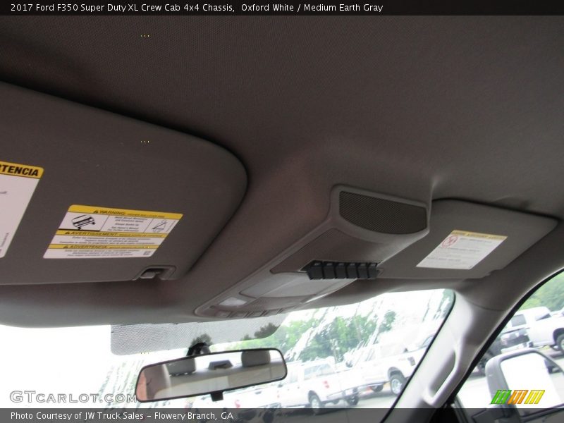 Oxford White / Medium Earth Gray 2017 Ford F350 Super Duty XL Crew Cab 4x4 Chassis