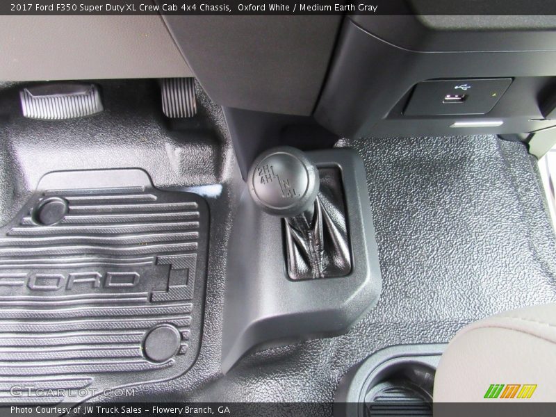 Oxford White / Medium Earth Gray 2017 Ford F350 Super Duty XL Crew Cab 4x4 Chassis