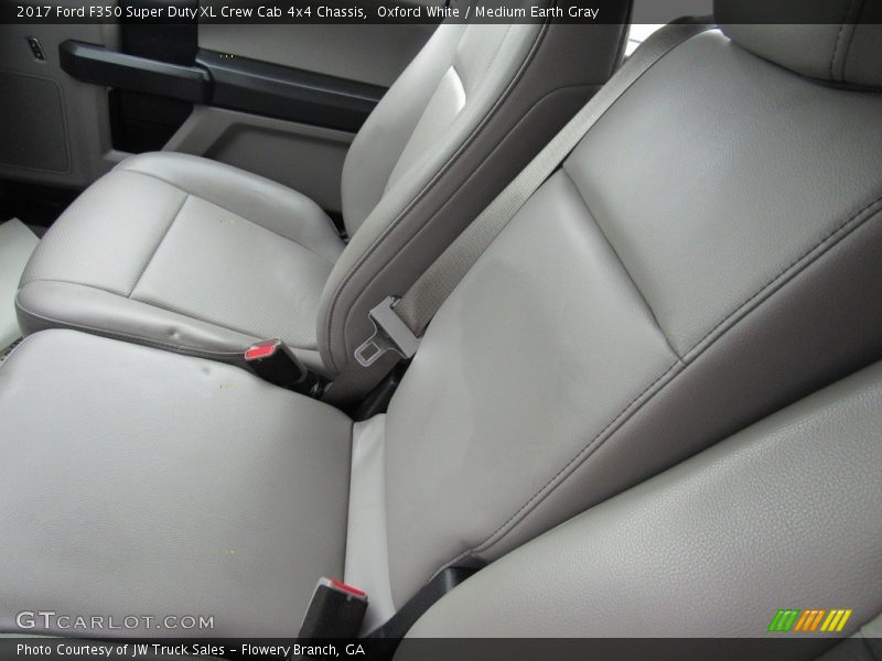 Oxford White / Medium Earth Gray 2017 Ford F350 Super Duty XL Crew Cab 4x4 Chassis
