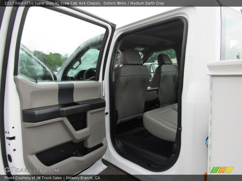 Oxford White / Medium Earth Gray 2017 Ford F350 Super Duty XL Crew Cab 4x4 Chassis