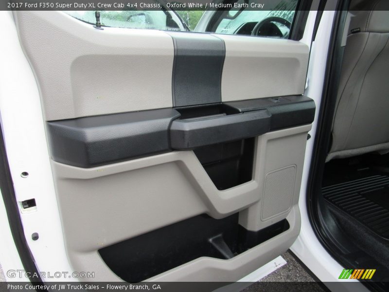 Oxford White / Medium Earth Gray 2017 Ford F350 Super Duty XL Crew Cab 4x4 Chassis