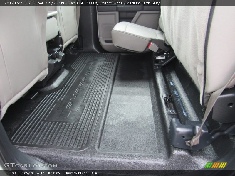 Oxford White / Medium Earth Gray 2017 Ford F350 Super Duty XL Crew Cab 4x4 Chassis