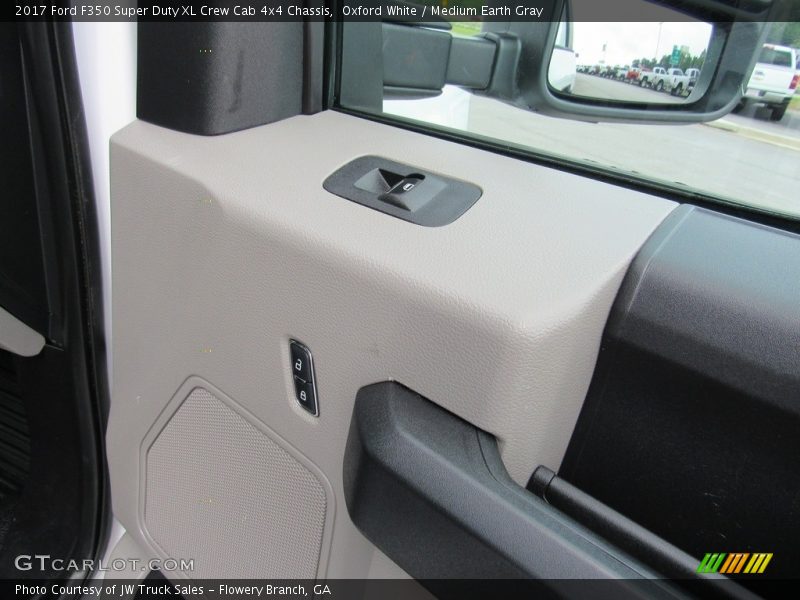 Oxford White / Medium Earth Gray 2017 Ford F350 Super Duty XL Crew Cab 4x4 Chassis