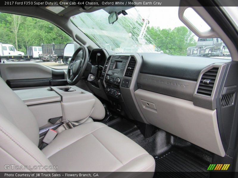 Oxford White / Medium Earth Gray 2017 Ford F350 Super Duty XL Crew Cab 4x4 Chassis