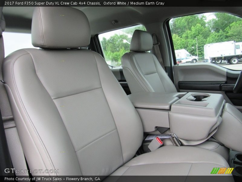 Oxford White / Medium Earth Gray 2017 Ford F350 Super Duty XL Crew Cab 4x4 Chassis