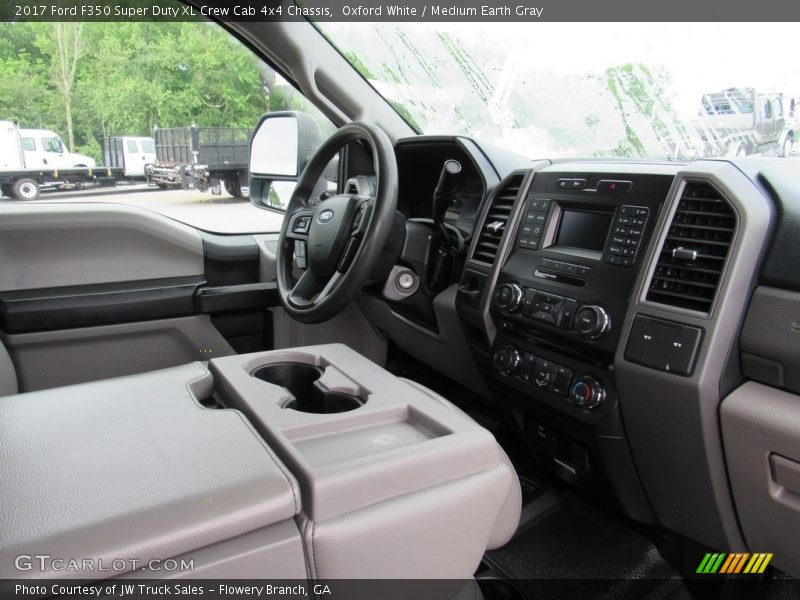 Oxford White / Medium Earth Gray 2017 Ford F350 Super Duty XL Crew Cab 4x4 Chassis