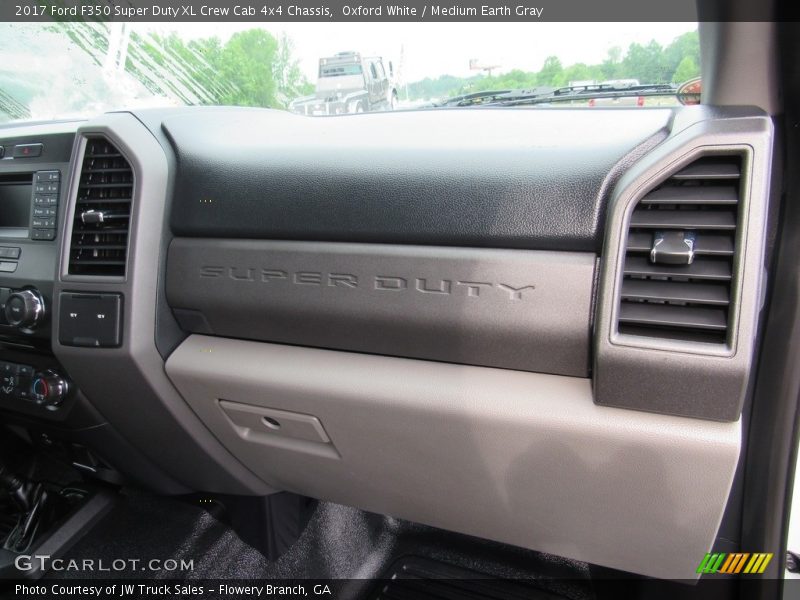 Oxford White / Medium Earth Gray 2017 Ford F350 Super Duty XL Crew Cab 4x4 Chassis