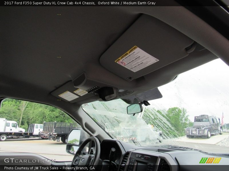 Oxford White / Medium Earth Gray 2017 Ford F350 Super Duty XL Crew Cab 4x4 Chassis