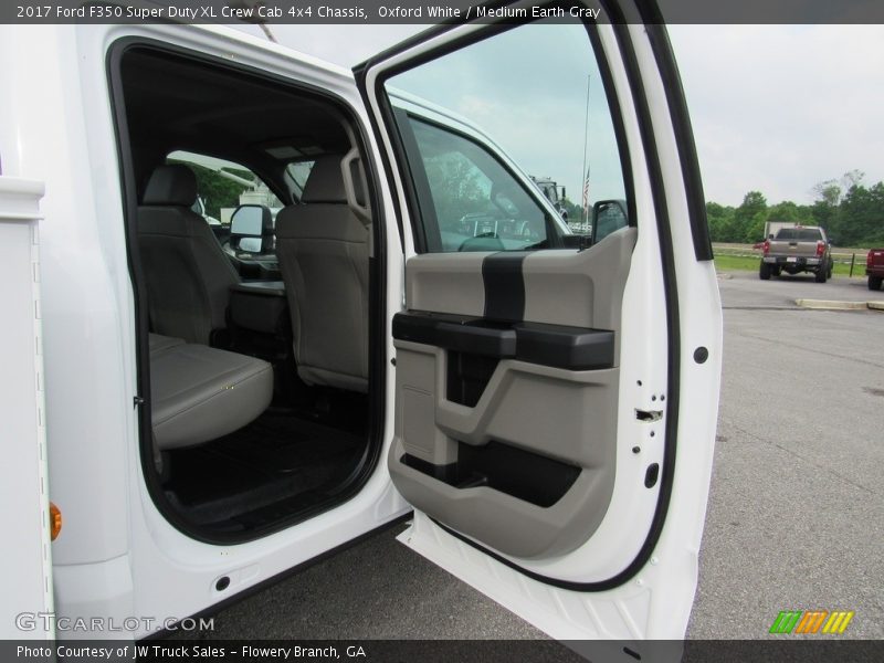 Oxford White / Medium Earth Gray 2017 Ford F350 Super Duty XL Crew Cab 4x4 Chassis