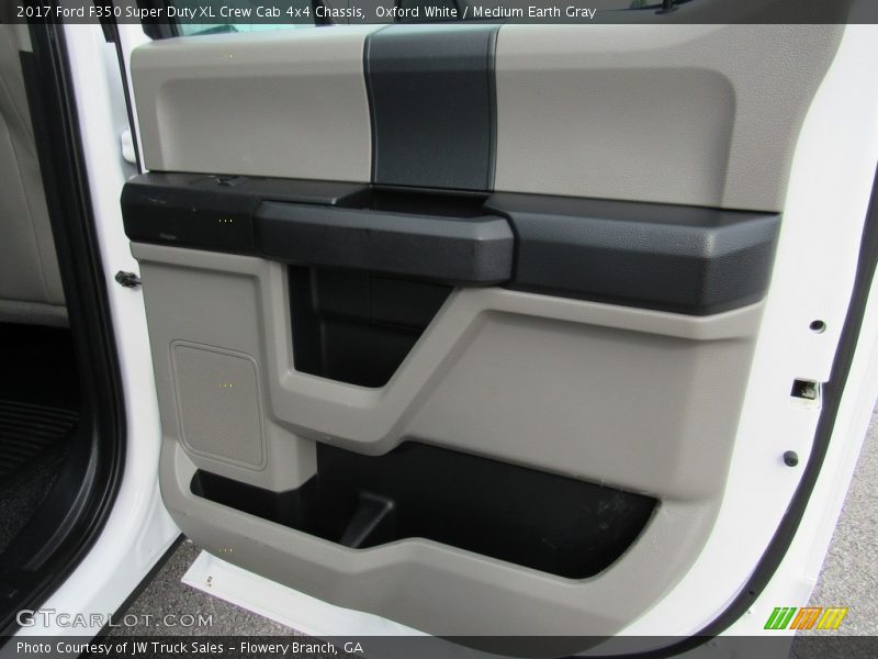 Oxford White / Medium Earth Gray 2017 Ford F350 Super Duty XL Crew Cab 4x4 Chassis