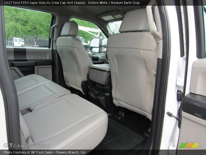 Oxford White / Medium Earth Gray 2017 Ford F350 Super Duty XL Crew Cab 4x4 Chassis
