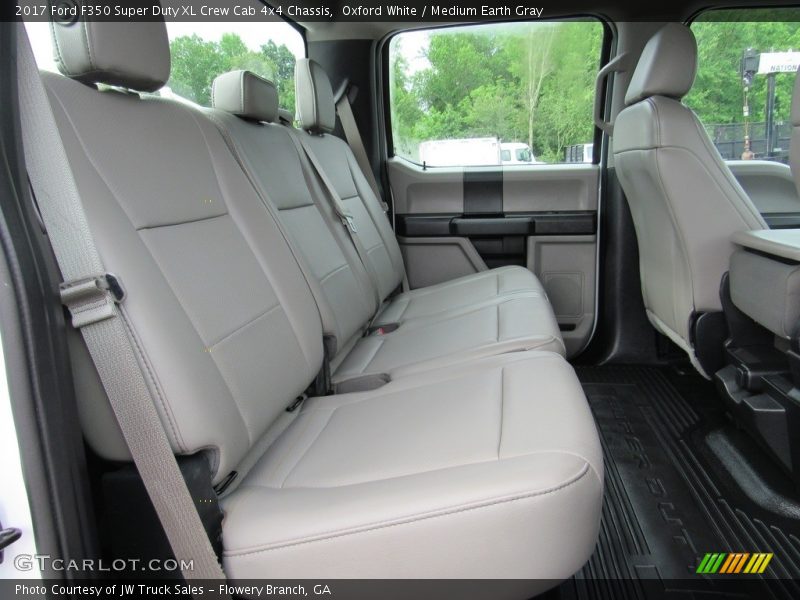 Oxford White / Medium Earth Gray 2017 Ford F350 Super Duty XL Crew Cab 4x4 Chassis