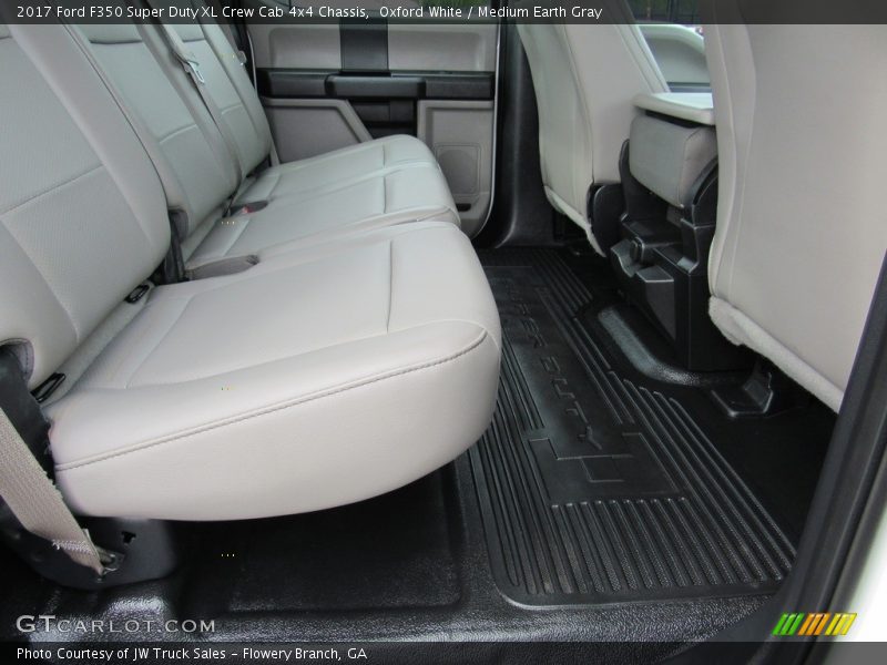 Oxford White / Medium Earth Gray 2017 Ford F350 Super Duty XL Crew Cab 4x4 Chassis