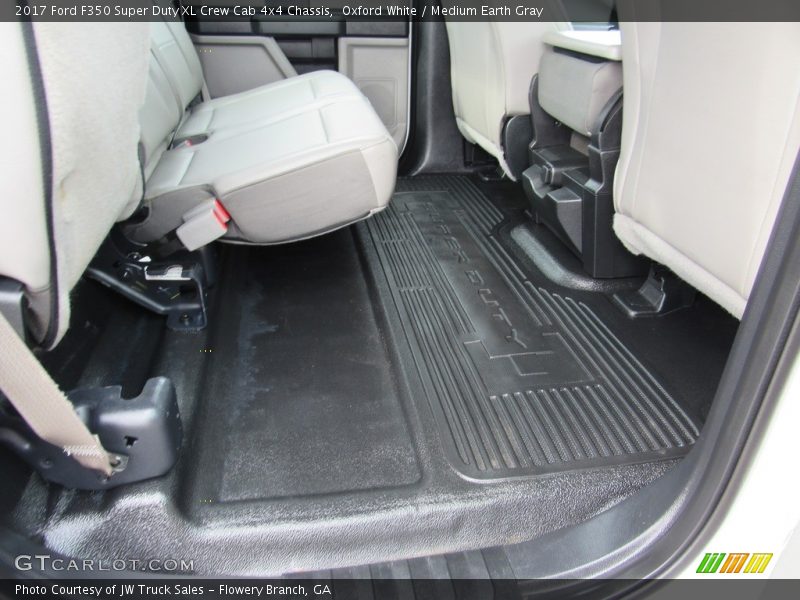 Oxford White / Medium Earth Gray 2017 Ford F350 Super Duty XL Crew Cab 4x4 Chassis