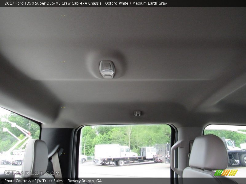Oxford White / Medium Earth Gray 2017 Ford F350 Super Duty XL Crew Cab 4x4 Chassis