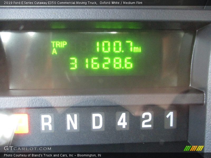 Oxford White / Medium Flint 2019 Ford E Series Cutaway E350 Commercial Moving Truck