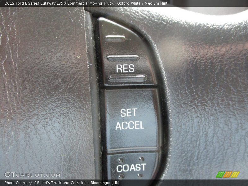 Oxford White / Medium Flint 2019 Ford E Series Cutaway E350 Commercial Moving Truck