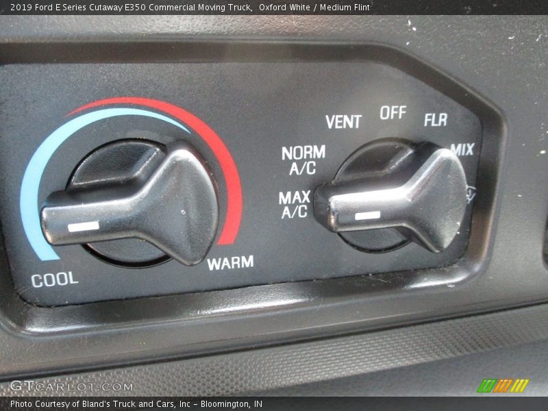 Oxford White / Medium Flint 2019 Ford E Series Cutaway E350 Commercial Moving Truck