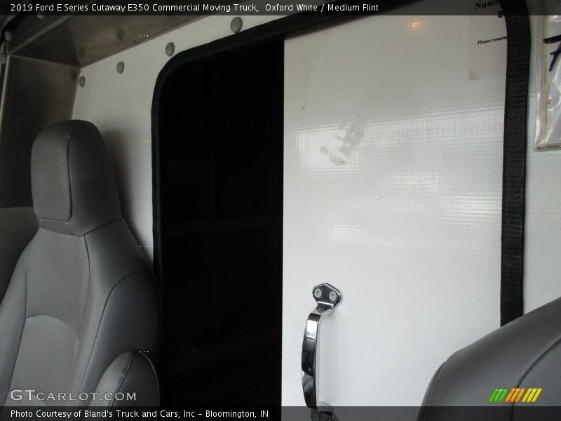 Oxford White / Medium Flint 2019 Ford E Series Cutaway E350 Commercial Moving Truck