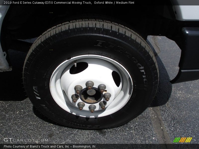 Oxford White / Medium Flint 2019 Ford E Series Cutaway E350 Commercial Moving Truck