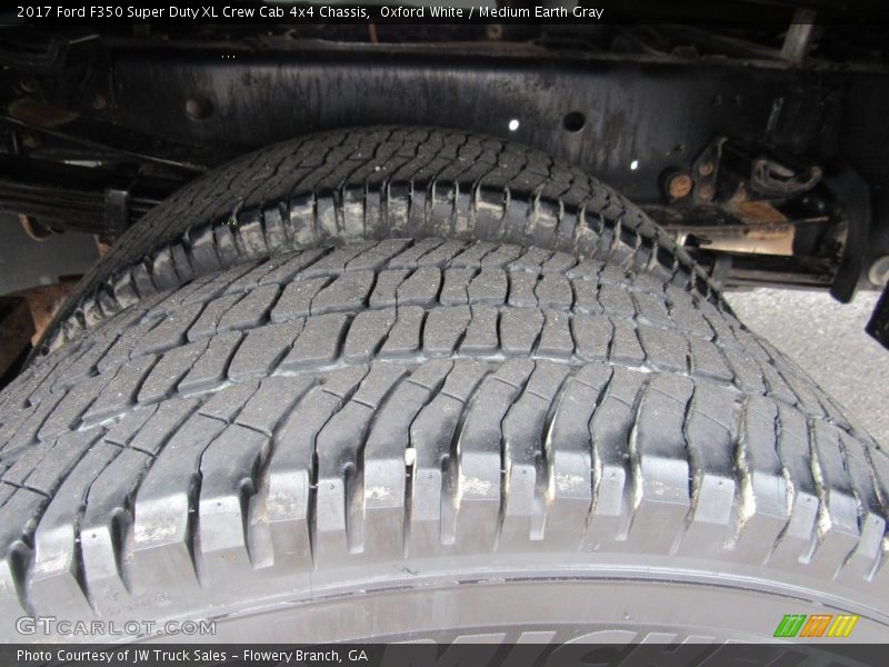 Oxford White / Medium Earth Gray 2017 Ford F350 Super Duty XL Crew Cab 4x4 Chassis