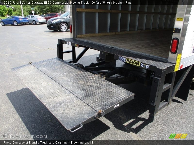 Oxford White / Medium Flint 2019 Ford E Series Cutaway E350 Commercial Moving Truck