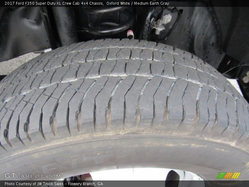 Oxford White / Medium Earth Gray 2017 Ford F350 Super Duty XL Crew Cab 4x4 Chassis