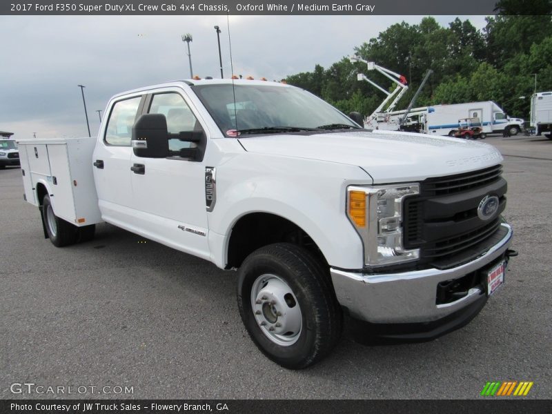 Oxford White / Medium Earth Gray 2017 Ford F350 Super Duty XL Crew Cab 4x4 Chassis