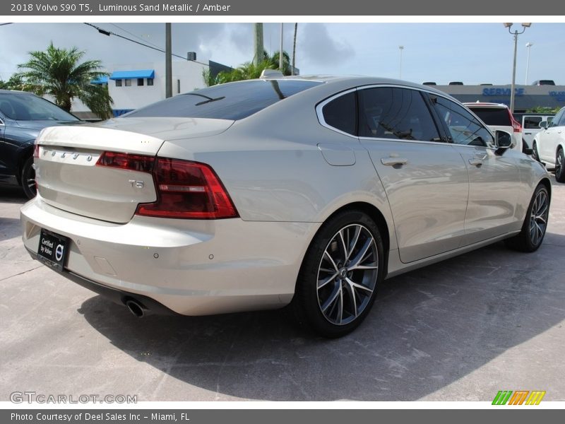 Luminous Sand Metallic / Amber 2018 Volvo S90 T5