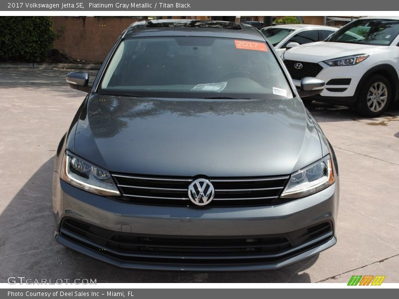 Platinum Gray Metallic / Titan Black 2017 Volkswagen Jetta SE