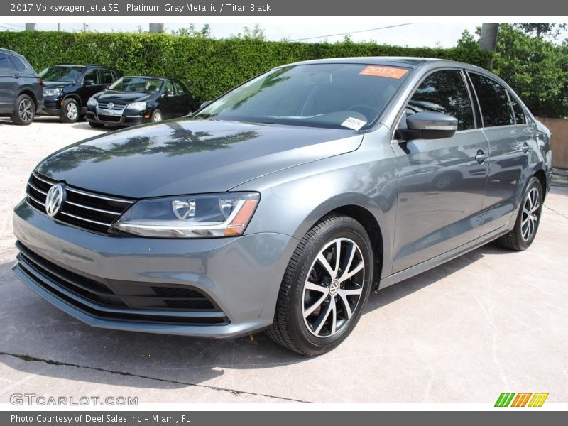 Platinum Gray Metallic / Titan Black 2017 Volkswagen Jetta SE
