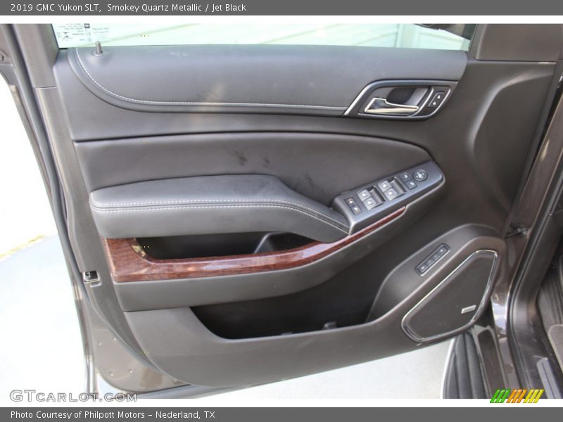 Smokey Quartz Metallic / Jet Black 2019 GMC Yukon SLT