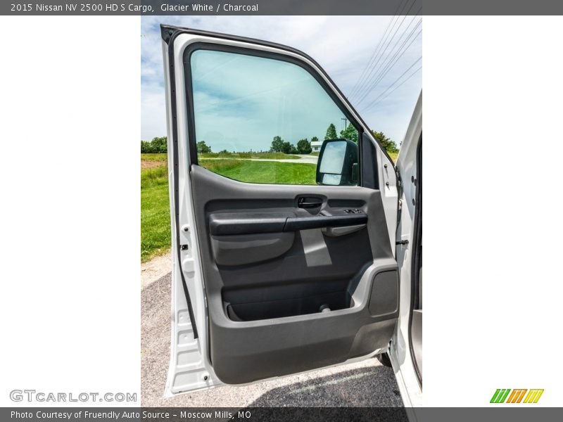 Door Panel of 2015 NV 2500 HD S Cargo