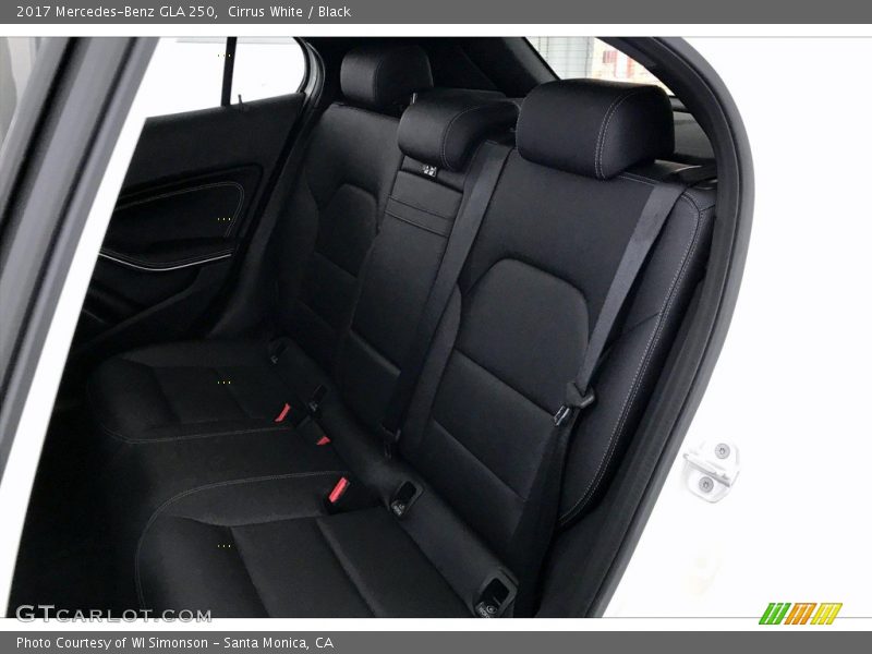 Cirrus White / Black 2017 Mercedes-Benz GLA 250