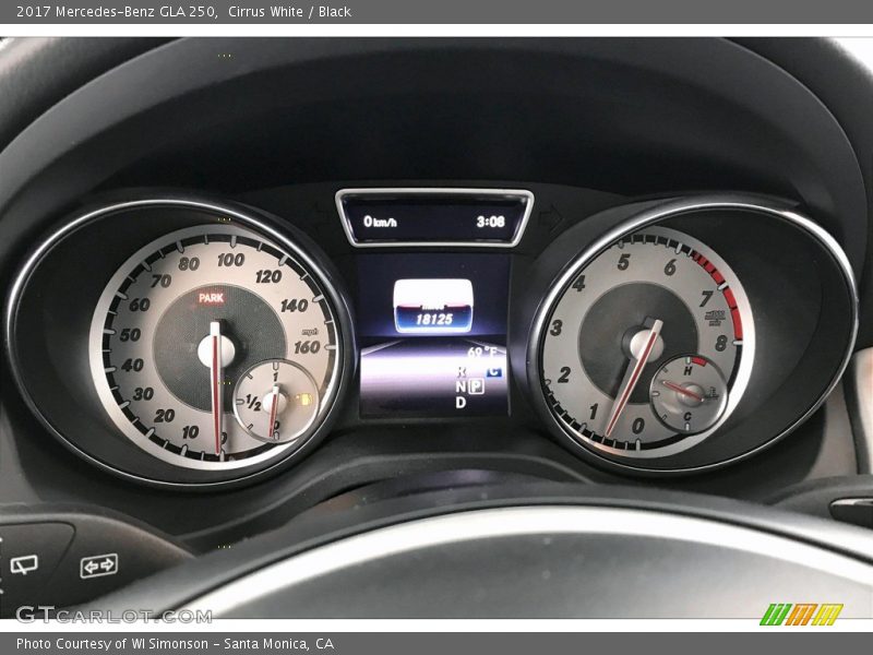 Cirrus White / Black 2017 Mercedes-Benz GLA 250