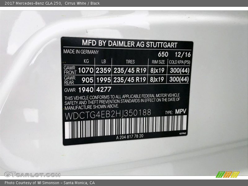 Cirrus White / Black 2017 Mercedes-Benz GLA 250