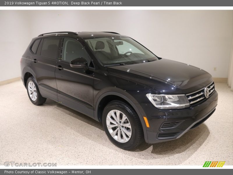 Deep Black Pearl / Titan Black 2019 Volkswagen Tiguan S 4MOTION