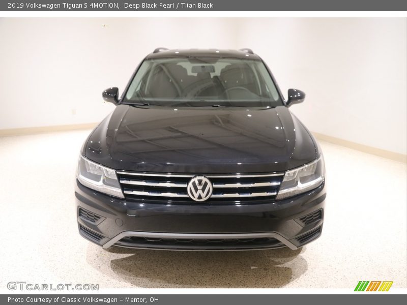 Deep Black Pearl / Titan Black 2019 Volkswagen Tiguan S 4MOTION