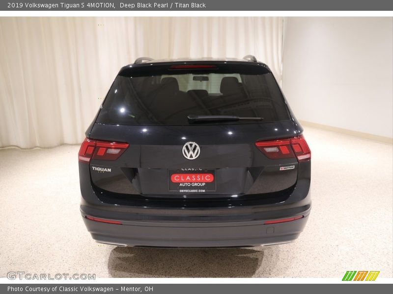 Deep Black Pearl / Titan Black 2019 Volkswagen Tiguan S 4MOTION