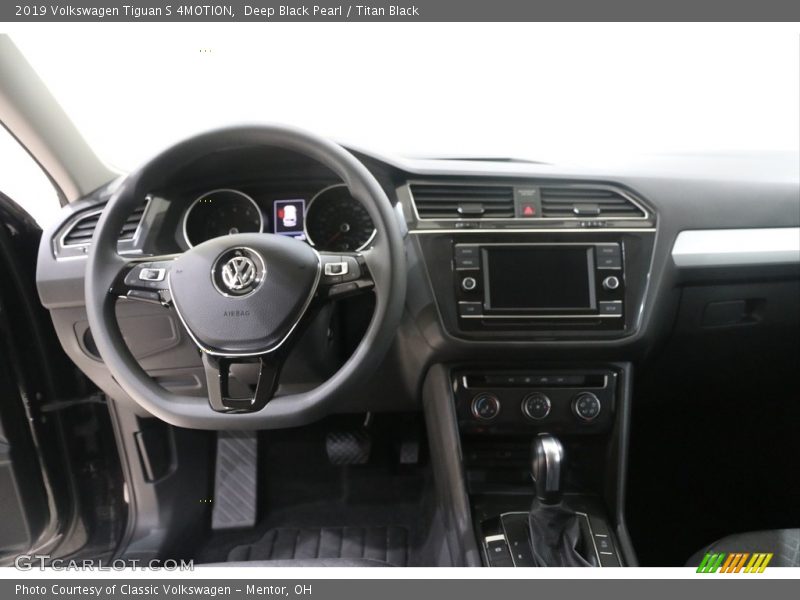 Deep Black Pearl / Titan Black 2019 Volkswagen Tiguan S 4MOTION