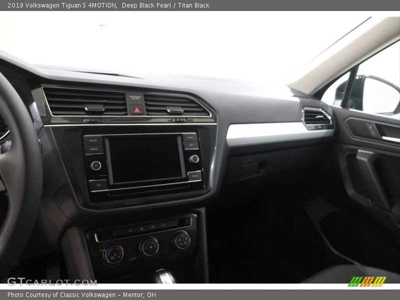 Deep Black Pearl / Titan Black 2019 Volkswagen Tiguan S 4MOTION