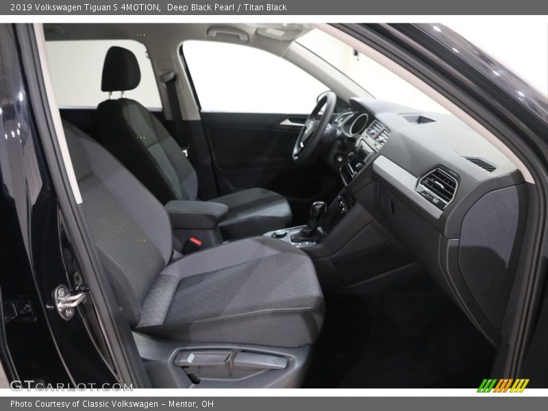 Deep Black Pearl / Titan Black 2019 Volkswagen Tiguan S 4MOTION