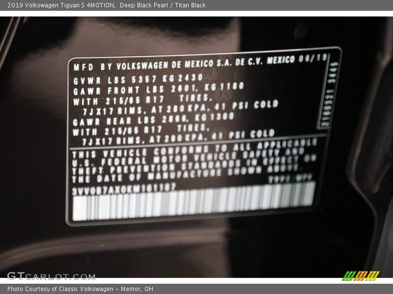 Deep Black Pearl / Titan Black 2019 Volkswagen Tiguan S 4MOTION