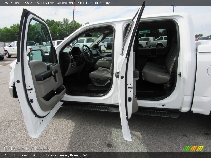 Oxford White / Medium Earth Gray 2016 Ford F150 XLT SuperCrew