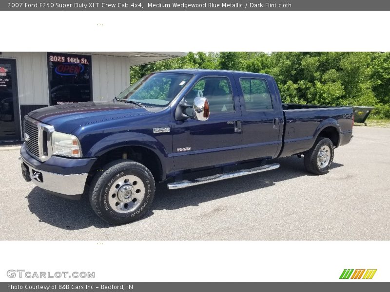 Medium Wedgewood Blue Metallic / Dark Flint cloth 2007 Ford F250 Super Duty XLT Crew Cab 4x4