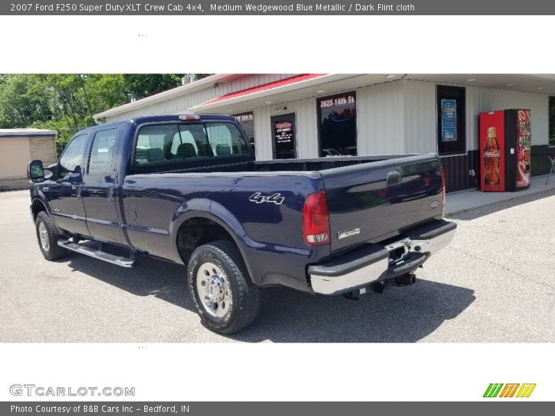 Medium Wedgewood Blue Metallic / Dark Flint cloth 2007 Ford F250 Super Duty XLT Crew Cab 4x4