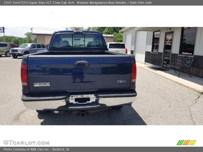 Medium Wedgewood Blue Metallic / Dark Flint cloth 2007 Ford F250 Super Duty XLT Crew Cab 4x4