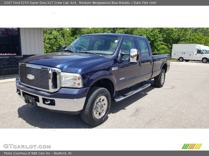 Medium Wedgewood Blue Metallic / Dark Flint cloth 2007 Ford F250 Super Duty XLT Crew Cab 4x4
